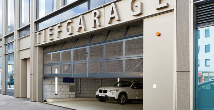 Puerta de garaje comunitario